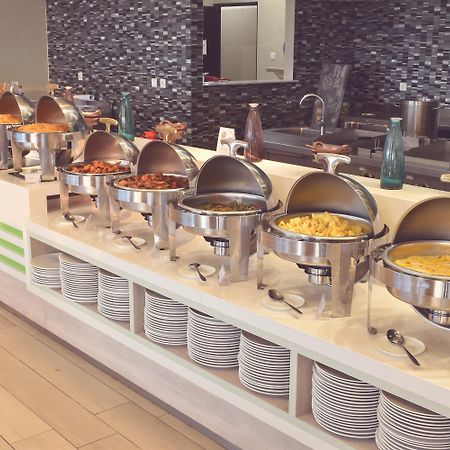 Fox Hotel Pekanbaru Zewnętrze zdjęcie